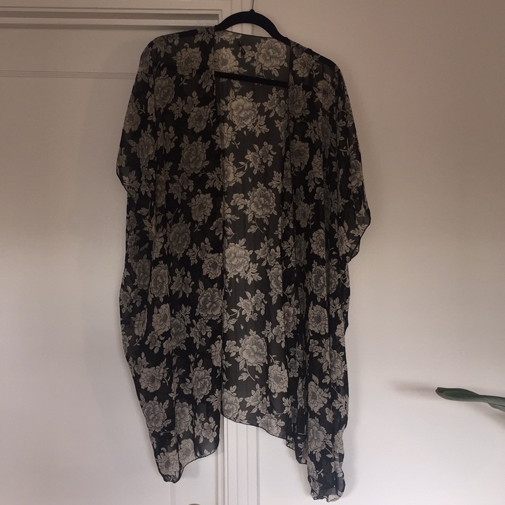Brandy Melville floral Kimono